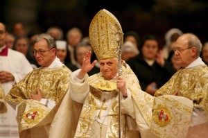 Em primeira cerimônia do ano, Bento XVI destaca o papel da Igreja na educação dos jovens